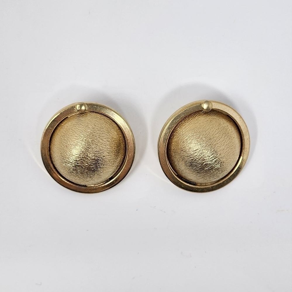 VINTAGE GOLD CLIP-ON EARRINGS